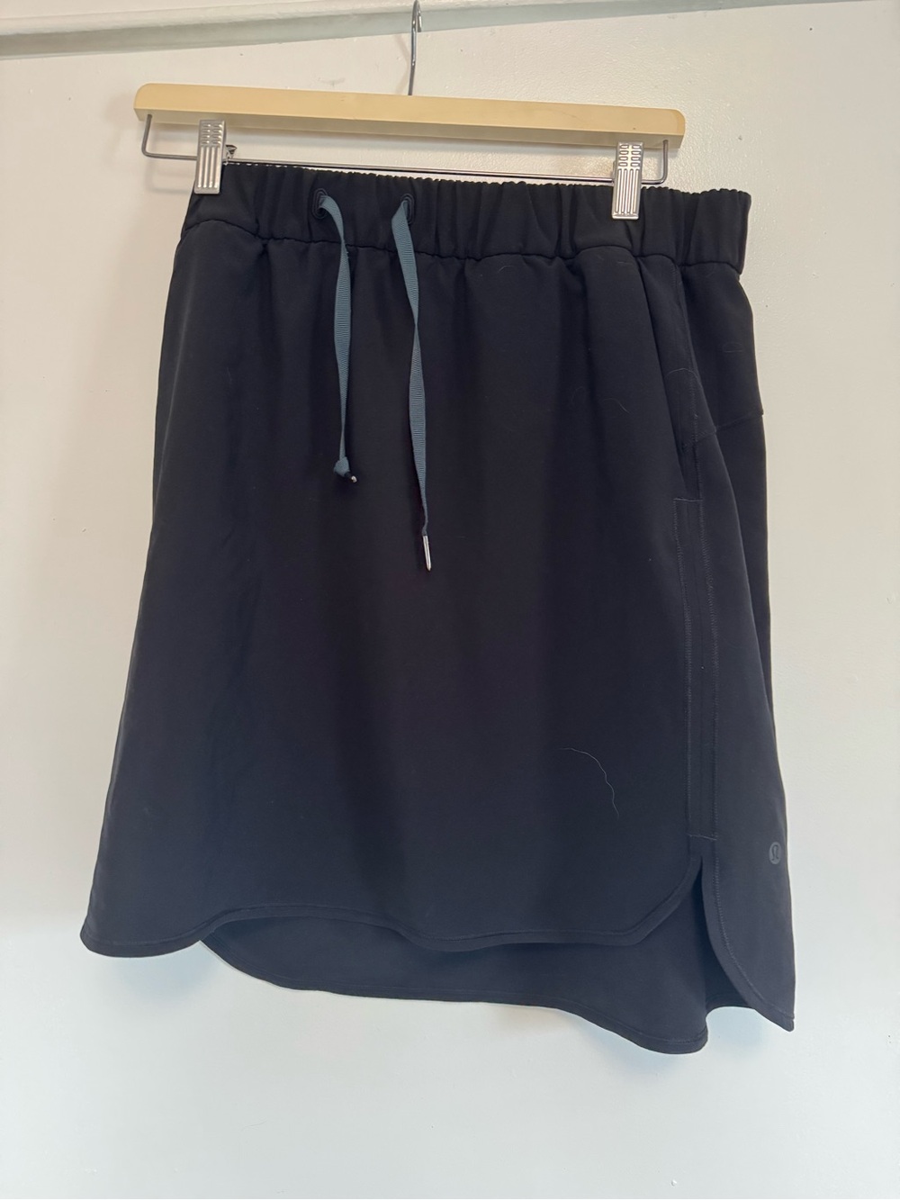 Lululmen skirt with pockets